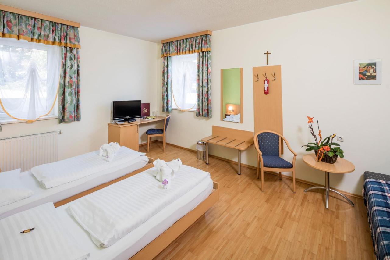 Gasthaus Pension Zum Lustigen Steirer Bruck an der Mur Room photo