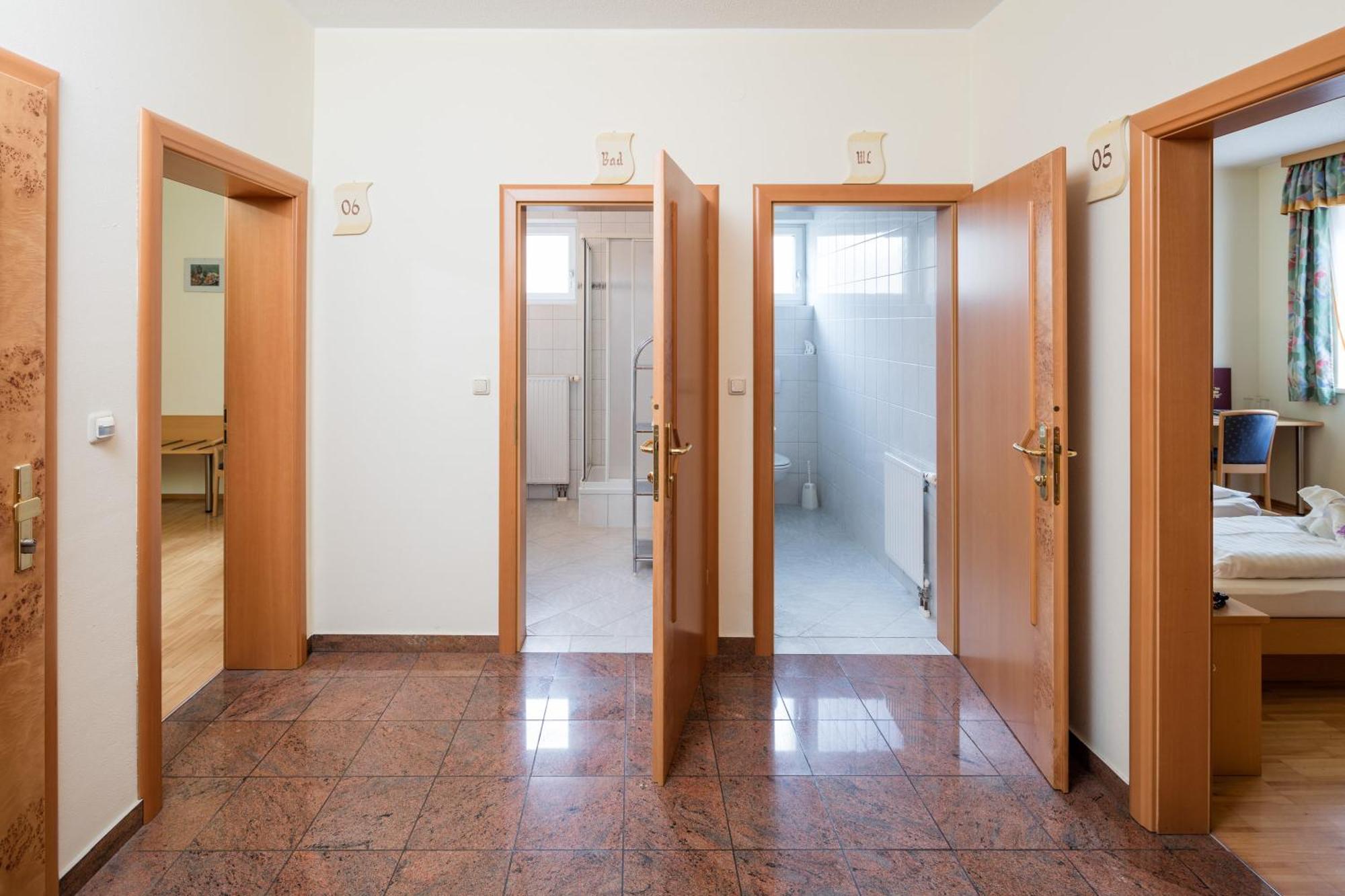 Gasthaus Pension Zum Lustigen Steirer Bruck an der Mur Room photo